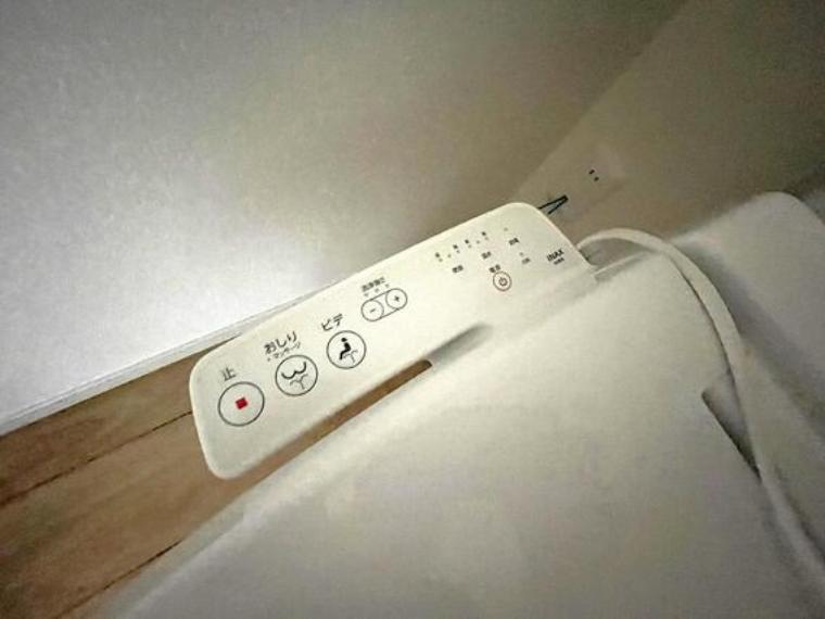 日本を訪れた外国の方で「使ってみて驚いた」と仰る方の多い設備。おしりを優しく洗ってくれるだけではなく、パワー脱臭機能なども備え、快適な空間を創出する機能もございます。