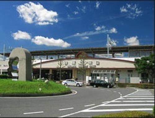 谷塚駅（約1,200m）