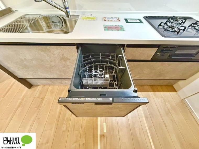 施工例写真:人気の食洗器付きでママの家事負担も軽減。