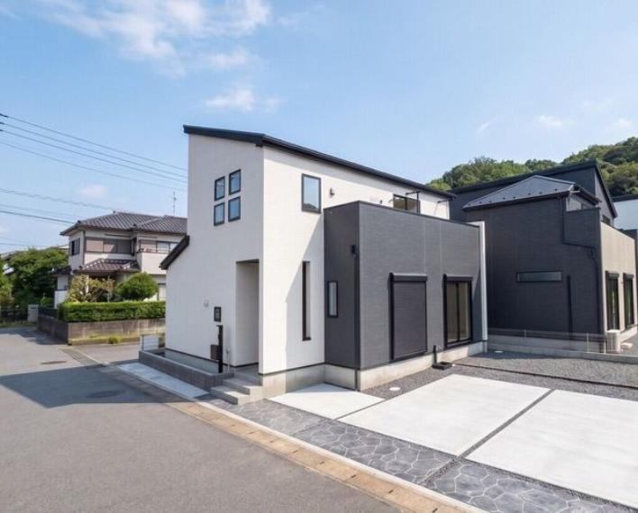 【Exterior】落ち着きのあるシンプルな外観で、長く愛せる住まいに仕上がっています。