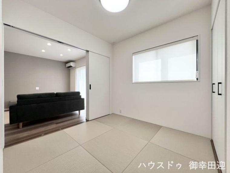 ■1階和室■ゲストをもてなし、昼寝や家事にも使える、畳のぬくもりが心地よい多目的万能スペース。
