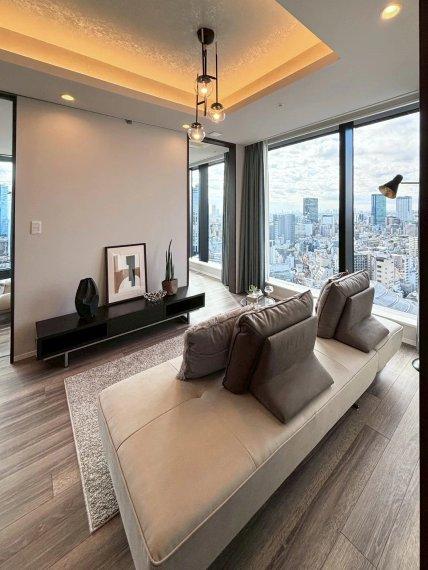 2025年11月刷新済の室内です18階角住戸の、渋谷を一望できるダイナミックパノラマサッシのLDK！