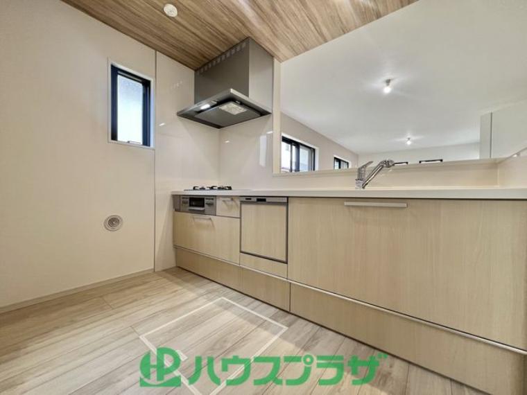 広々としたキッチンのスペースが魅力的です！