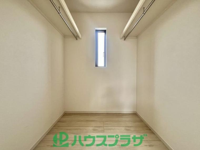 【ウォークインクローゼット】大変広々としておりますね！