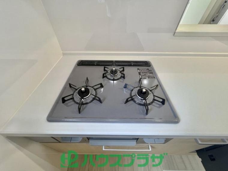 料理の用途によって3口コンロを使い分けることが出来ます。