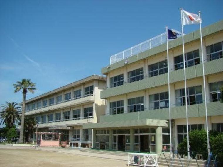 御津南部小学校（約580m）
