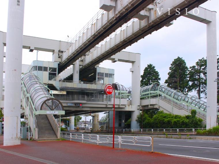 千葉都市モノレール「穴川」駅（■千葉都市モノレール「穴川」駅。通勤や通学、お出かけの際に利用できる交通拠点です。駅周辺の道路状況や街並みとあわせて、毎日の移動をイメージしながら現地までのアクセスや周辺環境をご確認ください。）（約720m）