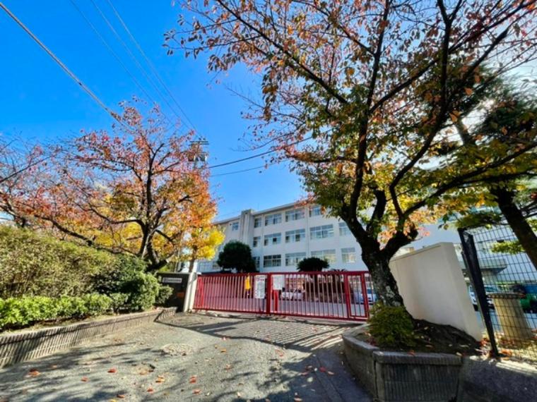 福岡市立筑紫丘中学校（約1,599m）