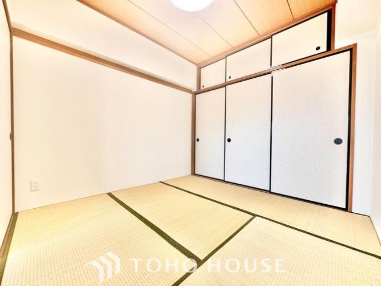 和室 【寛ぎの和空間】客間としての使い方は勿論、赤ちゃんや小さなお子様を遊ばせるスペースとしても重宝する和室は、多種多様な使い方が出来るので未だ廃れることのない日本の文化でうす。