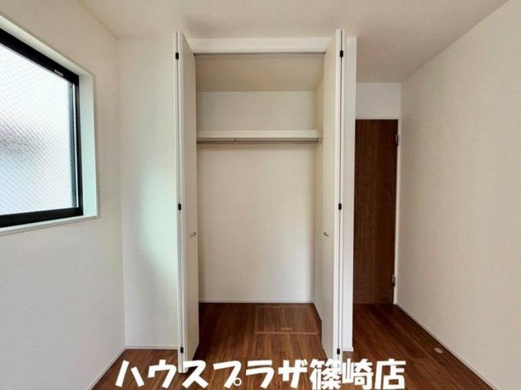 5.2帖のお部屋の洋室です。9号棟