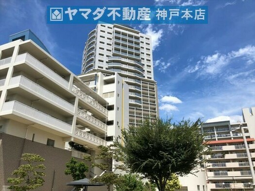アスタ新長田タワーズコート６番館タワー棟の外観