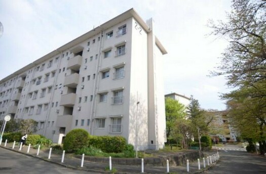 左近山団地２―１２号棟の外観