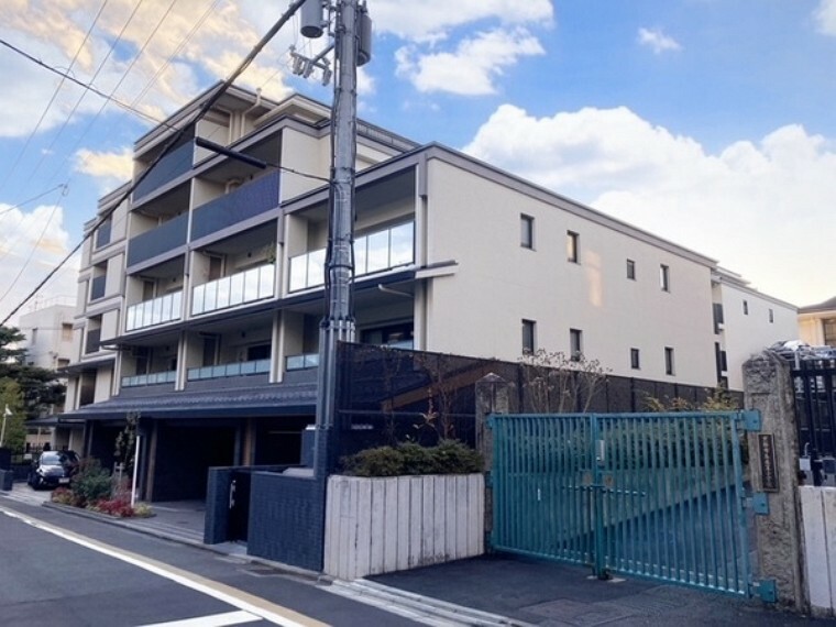 ローレルコート京都北野の外観