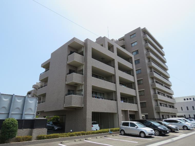サーパス和知川原の外観