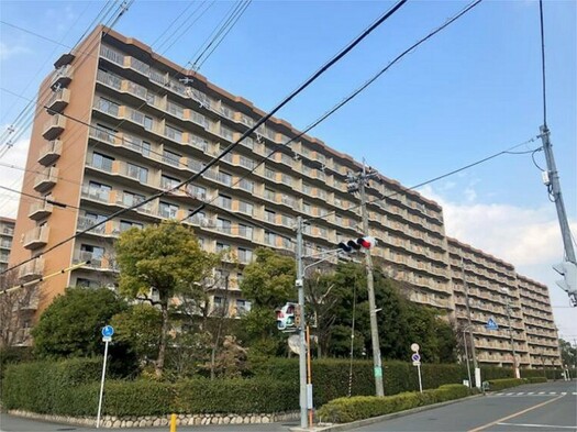 阪急東茨木白川高層住宅２号棟の外観