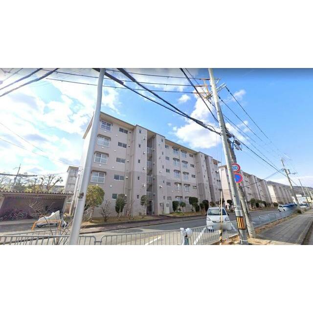 清和台住宅団地１６号棟の外観