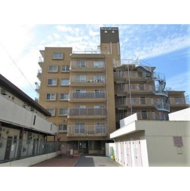 ライオンズマンション梅島の外観