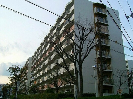 阪急東奈良高層住宅Ｆ棟の外観