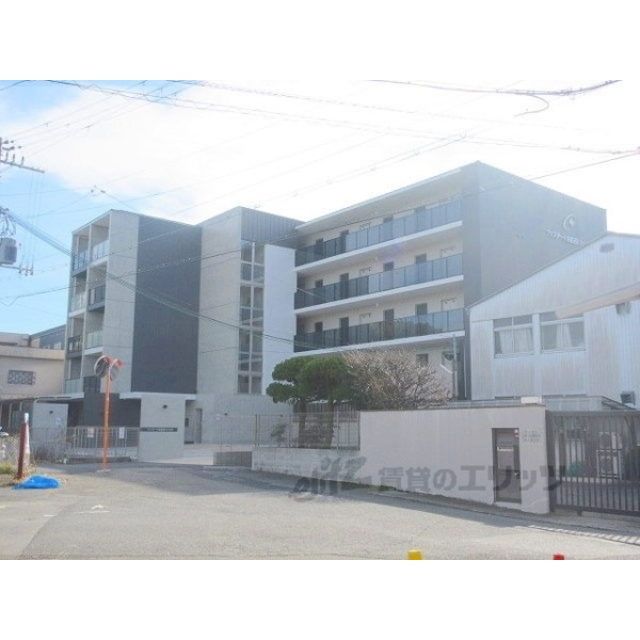 西京極駅より徒歩15分 築1年10ヶ月 5階建の賃貸物件