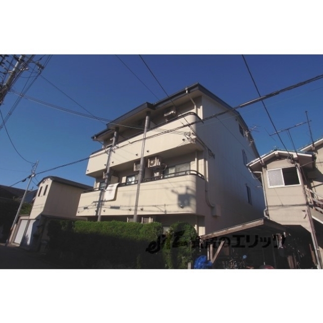 西京極駅より徒歩10分 築31年9ヶ月 3階建の賃貸物件