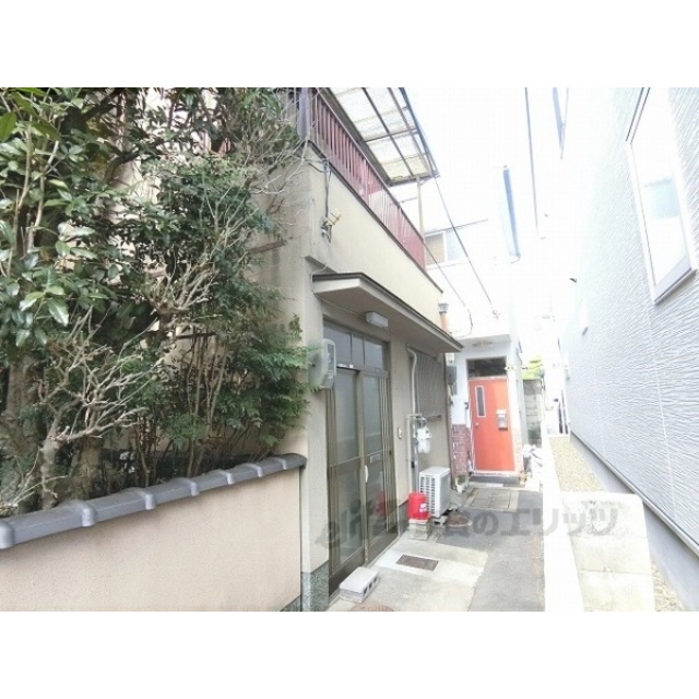 龍安寺駅より徒歩4分 築48年10ヶ月 2階建の賃貸物件