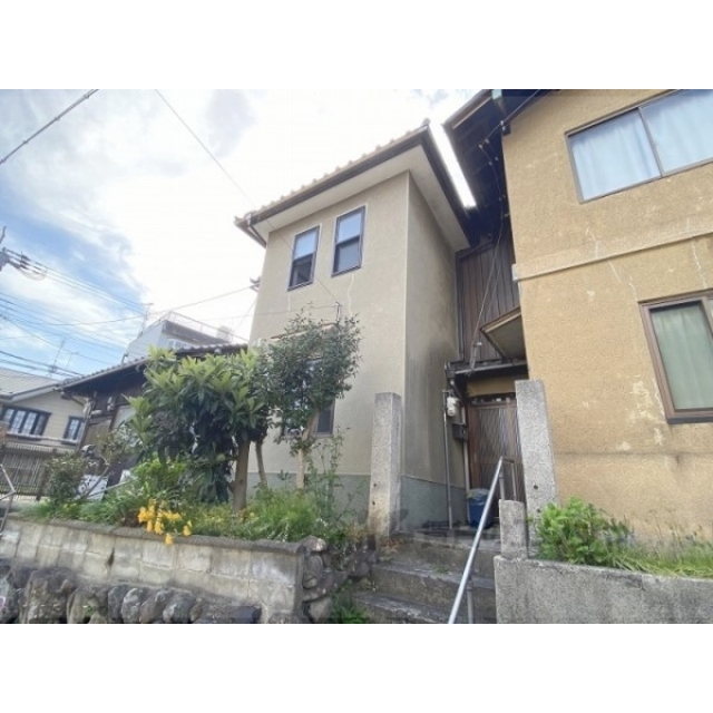 北大路駅よりバス13分 徒歩1分 築99年10ヶ月 2階建の賃貸物件