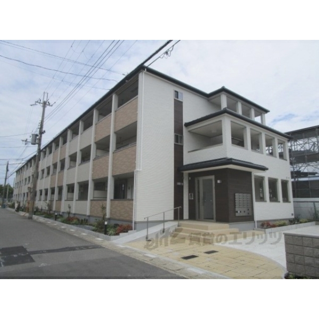 向日町駅より徒歩27分 築4年6ヶ月 3階建の賃貸物件