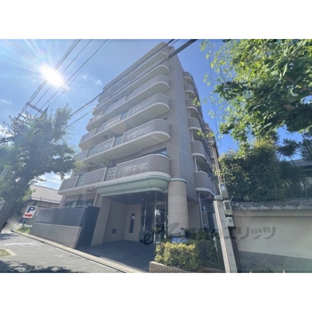 北大路駅よりバス13分 徒歩1分 築26年10ヶ月 3階建の賃貸物件