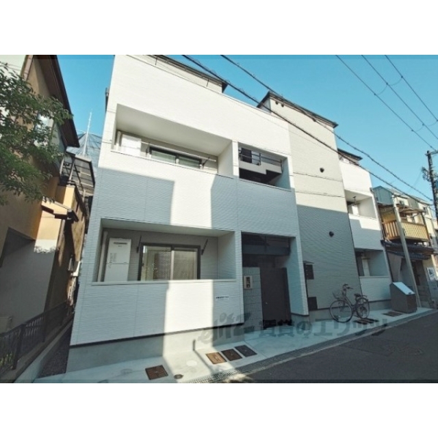 瓢箪山駅より徒歩9分 新築 3階建の賃貸物件