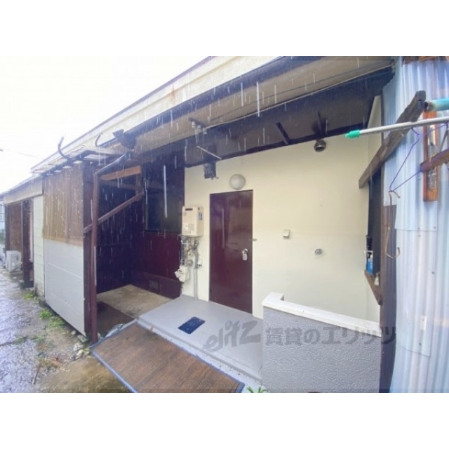 北大路駅よりバス10分 徒歩2分 築60年10ヶ月 1階建の賃貸物件