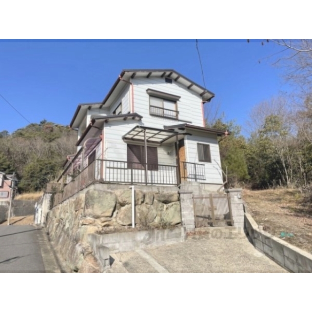 亀岡駅よりバス50分 徒歩14分 築38年2ヶ月 2階建の賃貸物件