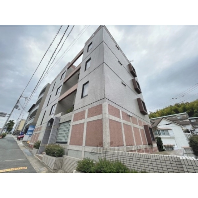 桂駅よりバス13分 徒歩3分 築26年1ヶ月 5階建の賃貸物件