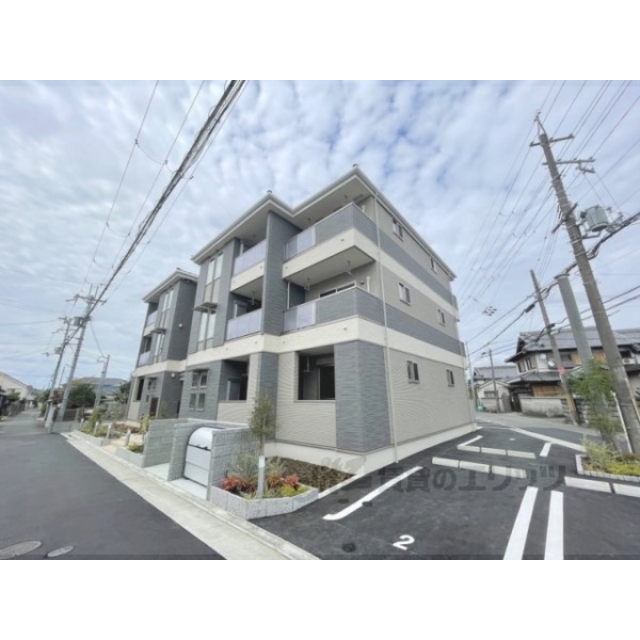 長尾駅より徒歩9分 築4年2ヶ月 3階建の賃貸物件