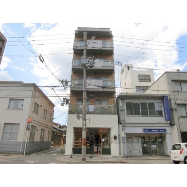 今出川駅より徒歩10分 築30年3ヶ月 5階建の賃貸物件