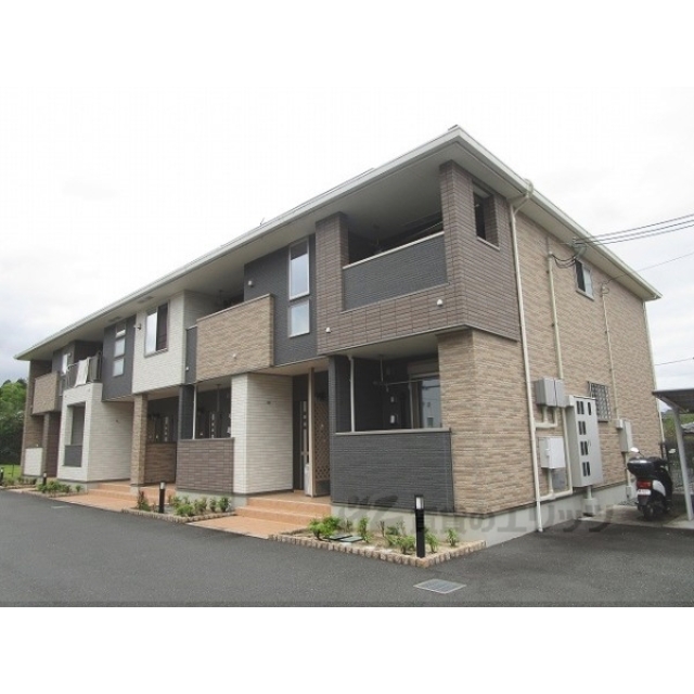 福知山駅よりバス8分 徒歩6分 築9年4ヶ月 2階建の賃貸物件