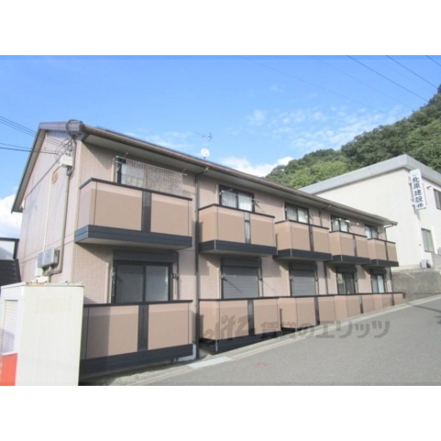 綾部駅よりバス5分 徒歩3分 築21年3ヶ月 2階建の賃貸物件