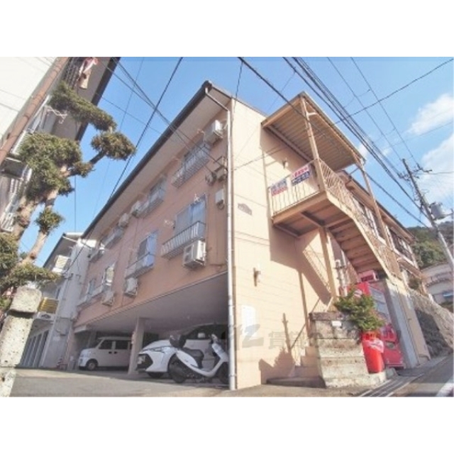 亀岡駅よりバス9分 徒歩5分 築35年4ヶ月 3階建の賃貸物件
