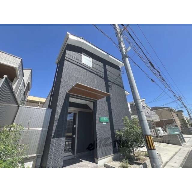 伊丹駅より徒歩7分 築4年4ヶ月 2階建の賃貸物件