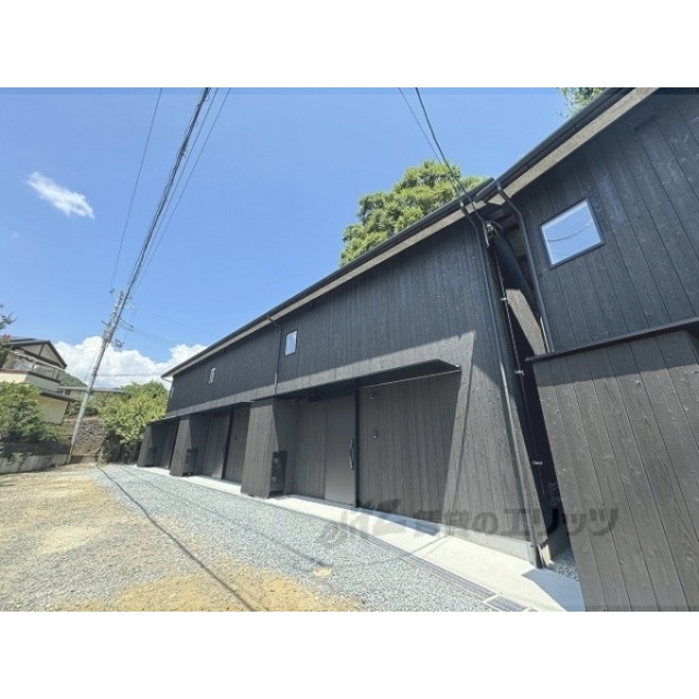 山科駅より徒歩10分 築1年5ヶ月 2階建の賃貸物件