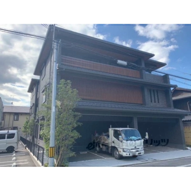 東寺駅より徒歩9分 築1年1ヶ月 3階建の賃貸物件