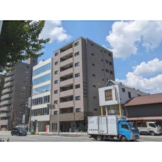五条駅より徒歩10分 築1年11ヶ月 8階建の賃貸物件