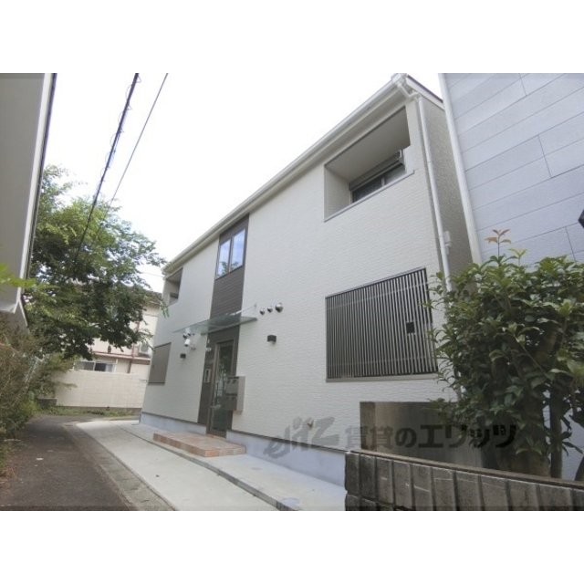 山科駅より徒歩5分 築7年9ヶ月 2階建の賃貸物件