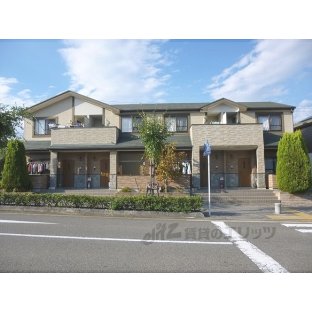 木津川台駅よりバス8分 徒歩2分 築21年8ヶ月 2階建の賃貸物件