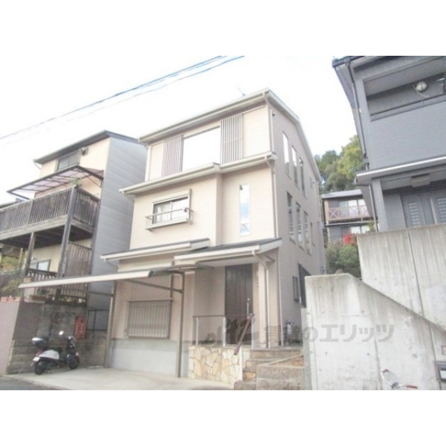 北大路駅よりバス9分 徒歩5分 築19年7ヶ月 3階建の賃貸物件