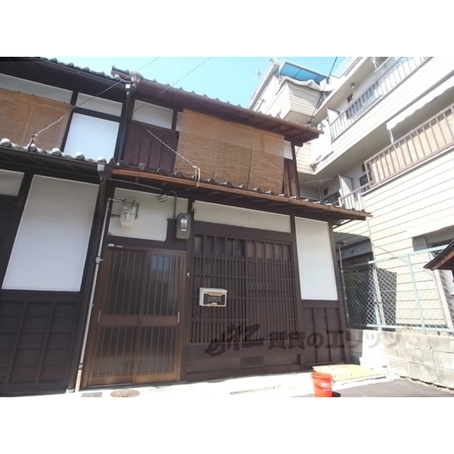 三条駅より徒歩5分 築75年8ヶ月 2階建の賃貸物件