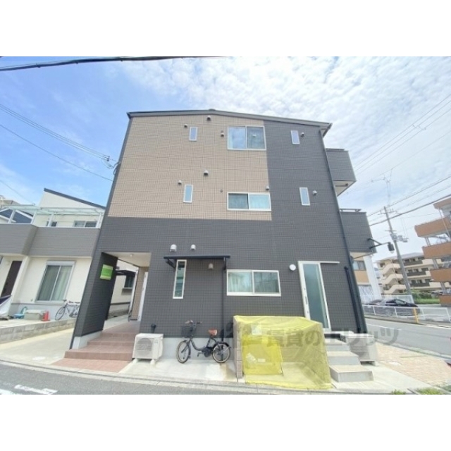 交野市駅より徒歩8分 築4年10ヶ月 3階建の賃貸物件
