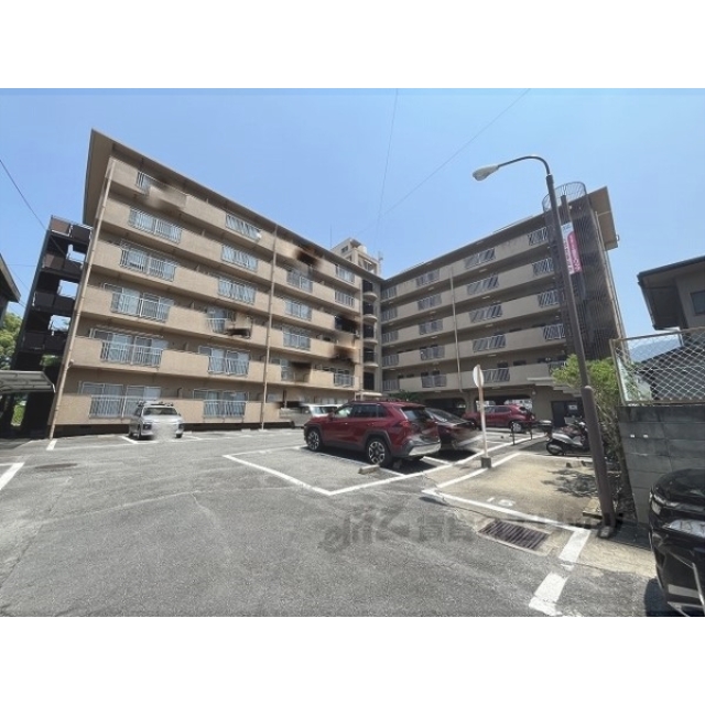 山科駅より徒歩18分 築47年7ヶ月 6階建の賃貸物件