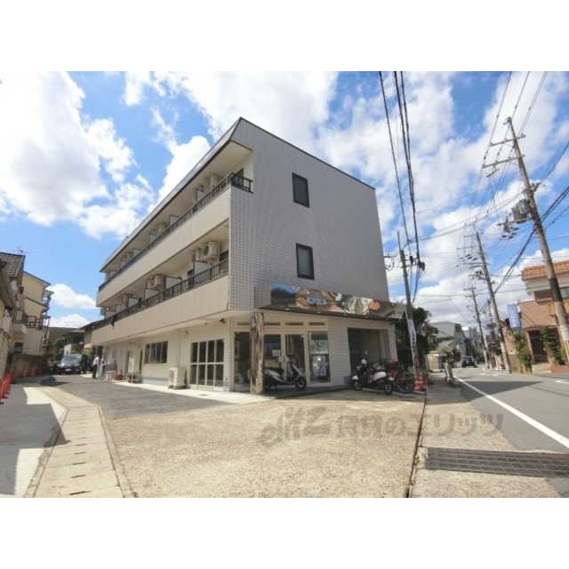 山科駅より徒歩13分 築37年4ヶ月 3階建の賃貸物件