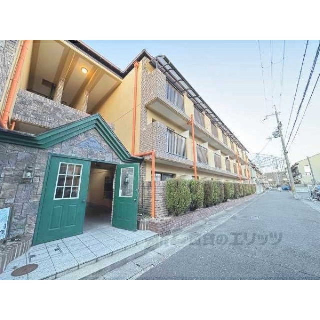 太秦駅より徒歩1分 築40年10ヶ月 3階建の賃貸物件