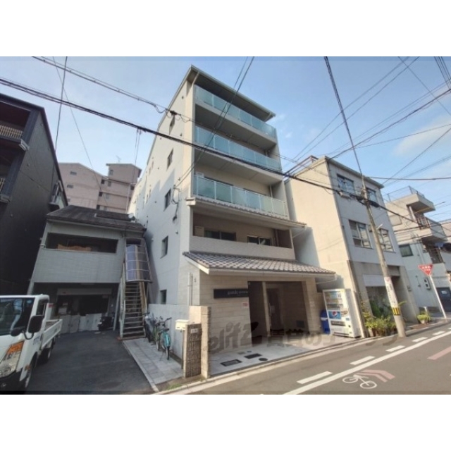 丸太町駅より徒歩6分 築4年9ヶ月 5階建の賃貸物件